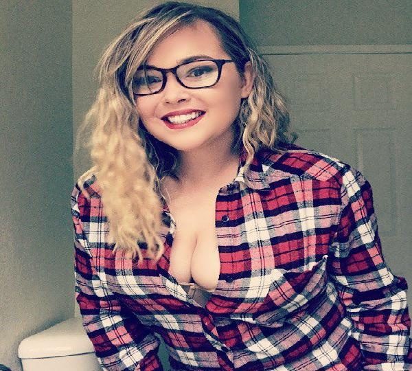 VSEXO XX JOVEN MORBOSA BUSCA UN AMIGO CON DERECHO A ROCE!!GRATIS!!ººSEXO... EN AGUILAR DE CAMPOÓ